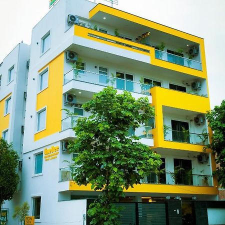 Lime Tree Luxury Studio - Service Apartment Near Artemis Hospital ,Ґурґаон Екстер'єр фото
